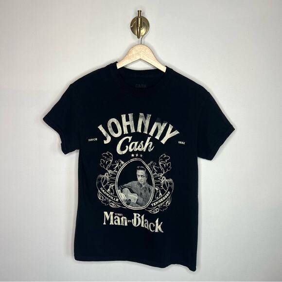 Johnny Cash Man in Black Graphic Tee - Picture 1 of 5